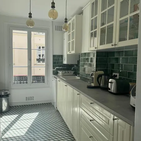 Charming And Luminous Opera -montmartre - Rue Des Martyrs * Paris